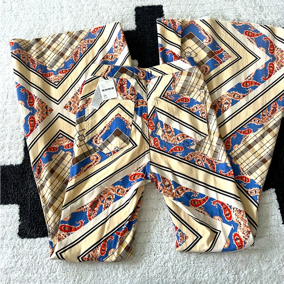 Free People groovy vintage bell bottoms with raw hem. Sz 26. New with tags! - Picture 2 of 3